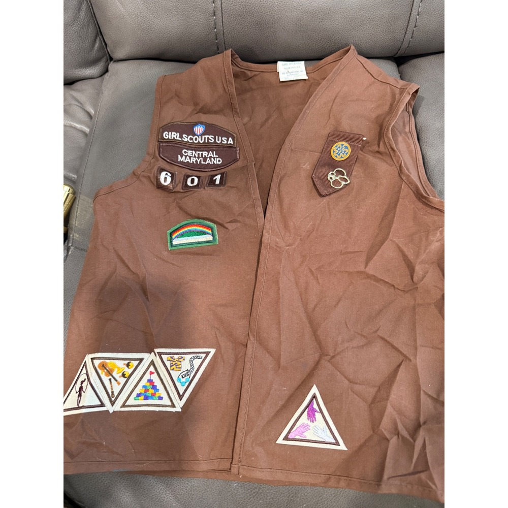 Girl Scouts Brownie Vest and Sash Set with Patches Pins Medium 10-12 USA Made